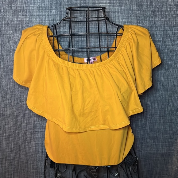 FEATHERS fun 2 piece set! Mustard Top off shoulder & matching Pants size medium. - Picture 9 of 10